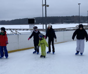 Lodowisko w Centrum Rekreacyjno-Sportowym Ukiel