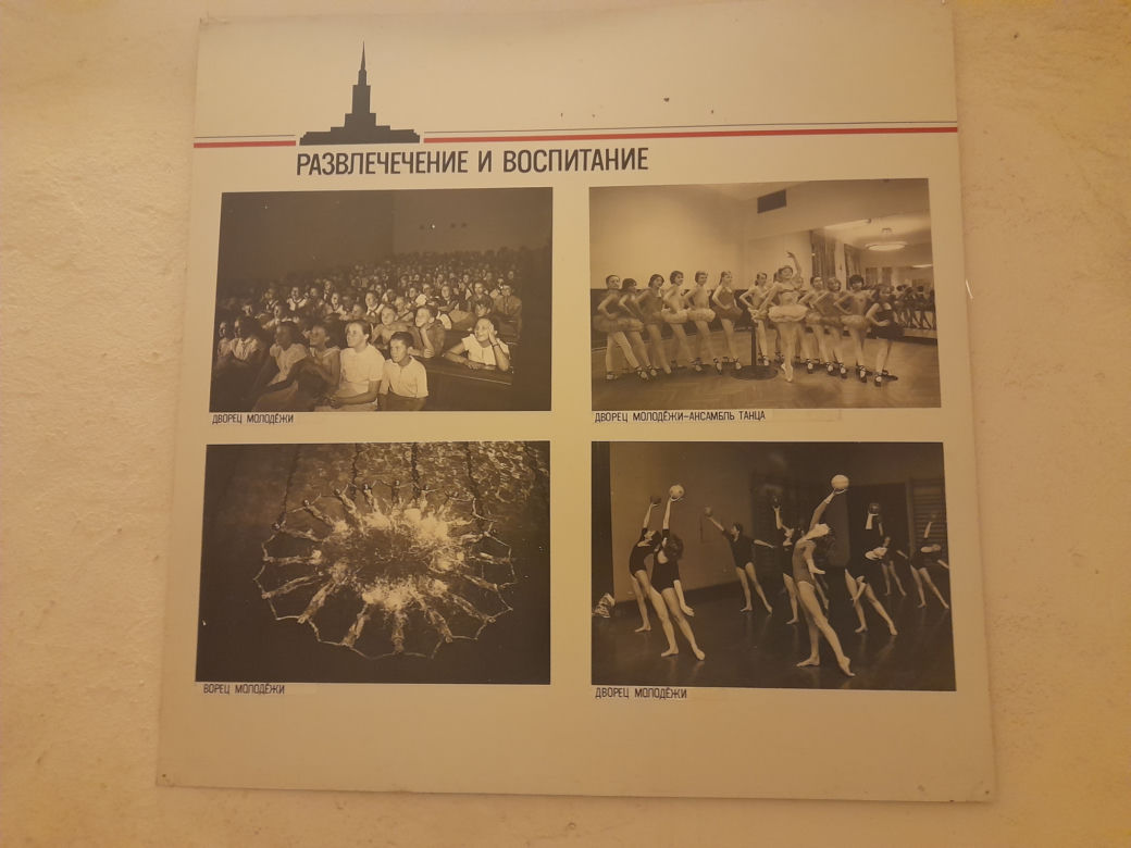 Wiceprezydent Warszawy przewodnikiem po Pałacu Kultury. Niezwykły spacer od piwnic po zegar