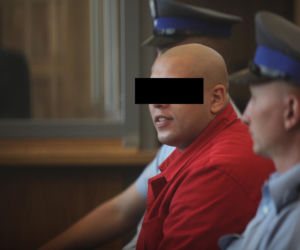 Jedną ręką podawał kwiaty, drugą zadźgał ukochaną. Daria zginęła na schodach szkoły