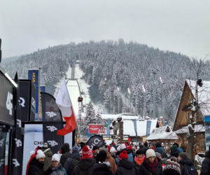 Tłumy kibiców pod Wielką Krokwią w Zakopanem