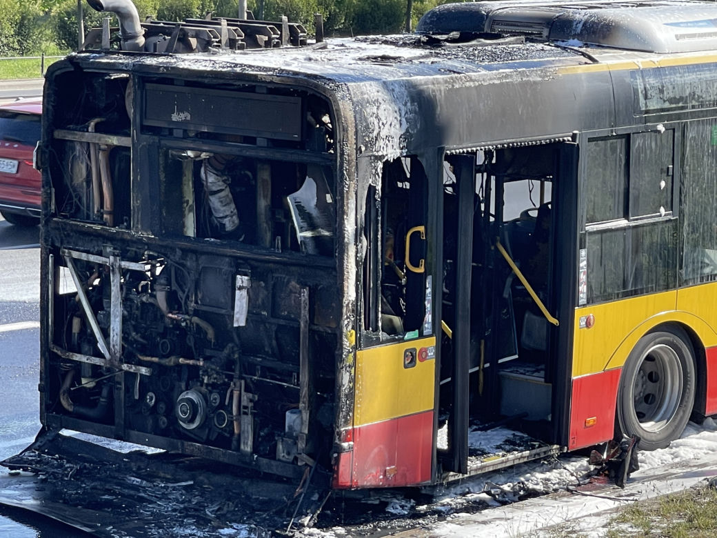 Gigantyczny pożar na Dworcu Zachodnim. Płonął autobus miejski