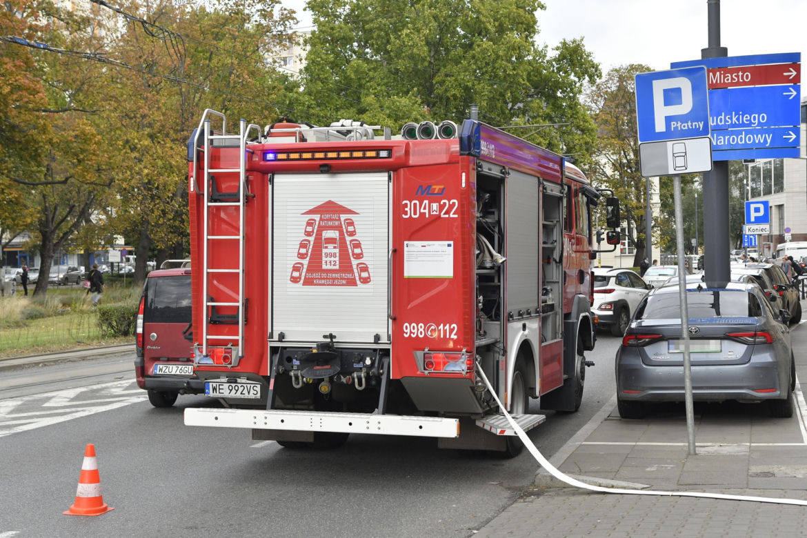 Pilna akcja służb pod biurem rzecznika praw obywatelskich. Tajemnicza fiolka w kopercie 