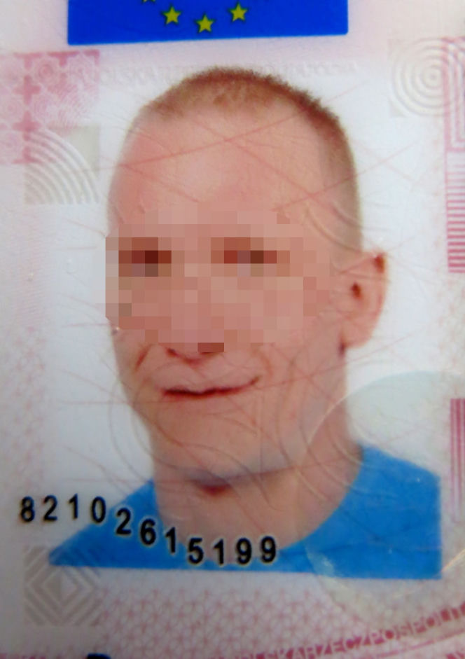 ZADŹGANY NA OCZACH MATKI
