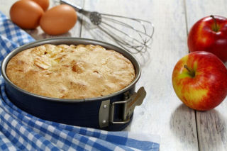 W czym piec ciasto? Na blasze, w silikonowej formie, a może w prodziżu?