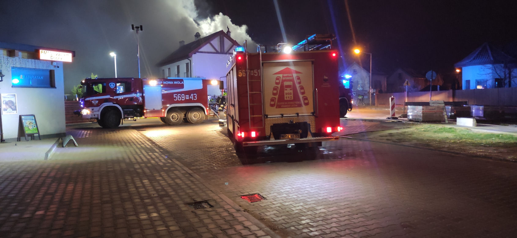 Ogromne kłęby dymu i płomienie. Cztery domy pod Piasecznem uległy uszkodzeniu w pożarze