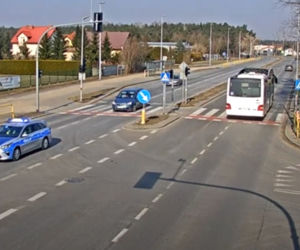 Policyjna eskorta w Toruniu. Kobieta zaczęła rodzić!