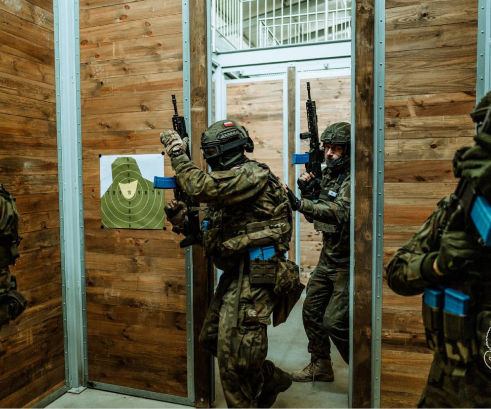 Terytorialsi szkolili się z czarnej taktyki . Trenują na poligonie i w terenie