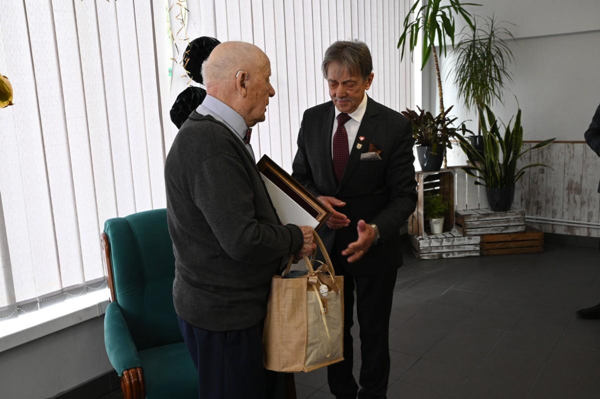 Kolejarz, społecznik, świadek historii! Pan Leon ze Śliwic skończył właśnie 101 lat