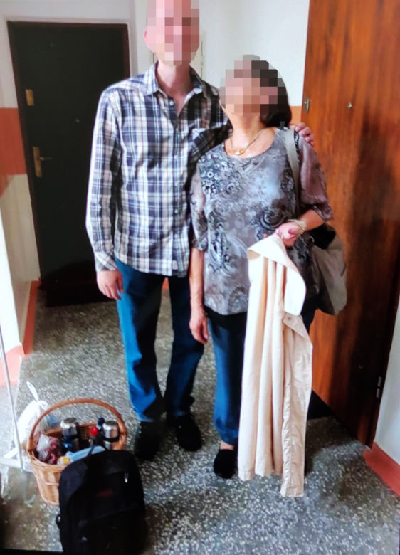 Spokojny syn i matka pozbijali się nawzajem. Sąsiedzi są w szoku i nie mogą w to uwierzyć.