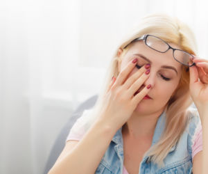 Miastenia często zaczyna się od oczu. Ten objaw łatwo zrzucić na zmęczenie