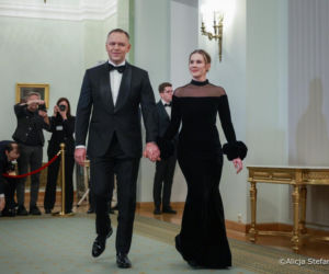 Czarna suknia z prześwitami pierwszej damy rozpaliła Pałac Prezydencki
