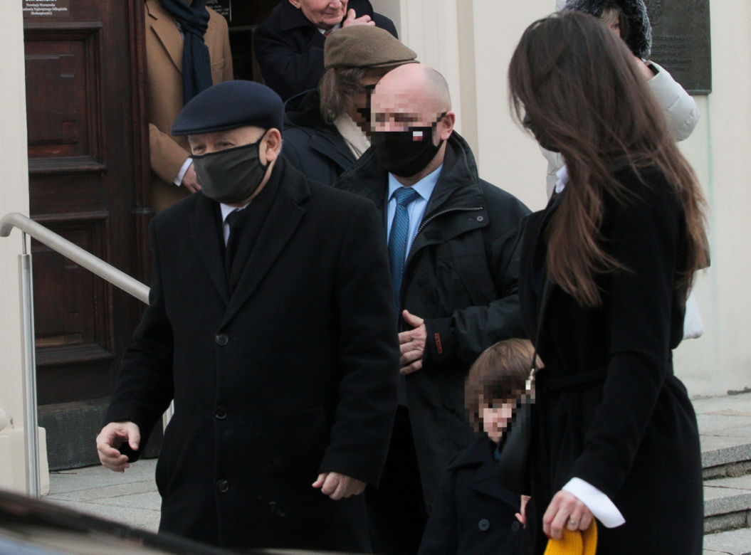 Jarosław Kaczyński i Marta Kaczyńska wraz z mężem i synkiem w kościele