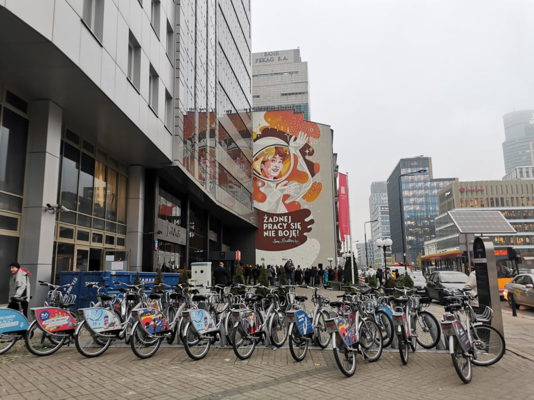 Mural z Ireną Kwiatkowską w Warszawie