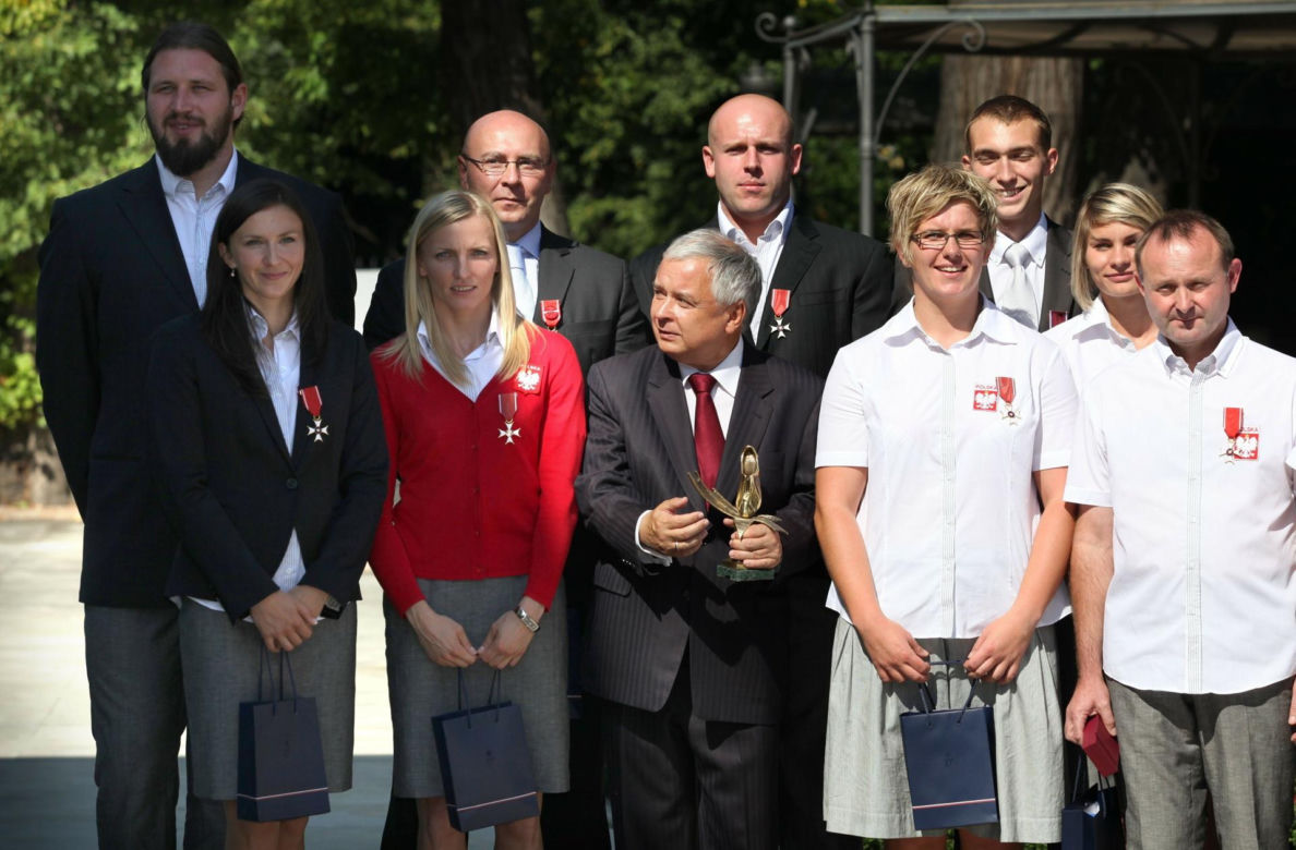 Lech Kaczyński i Jarosław Kaczyński na sportowych zdjęciach
