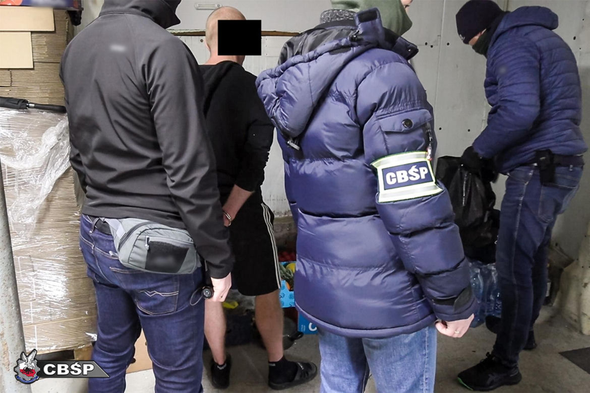 Podwójny morderca zatrzymany! Wielka akcja służb pod Płońskiem [ZDJĘCIA]