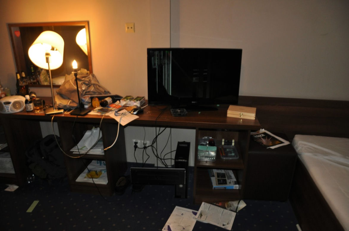Kolno: Alkohol, demolka w hotelu i ucieczka w bieliźnie!