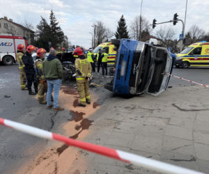 Wypadek w Markach. Autobus zderzył się z osobówką. Jest wielu rannych!