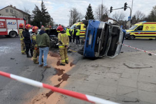 Wypadek w Markach. Autobus zderzył się z osobówką. Jest wielu rannych!