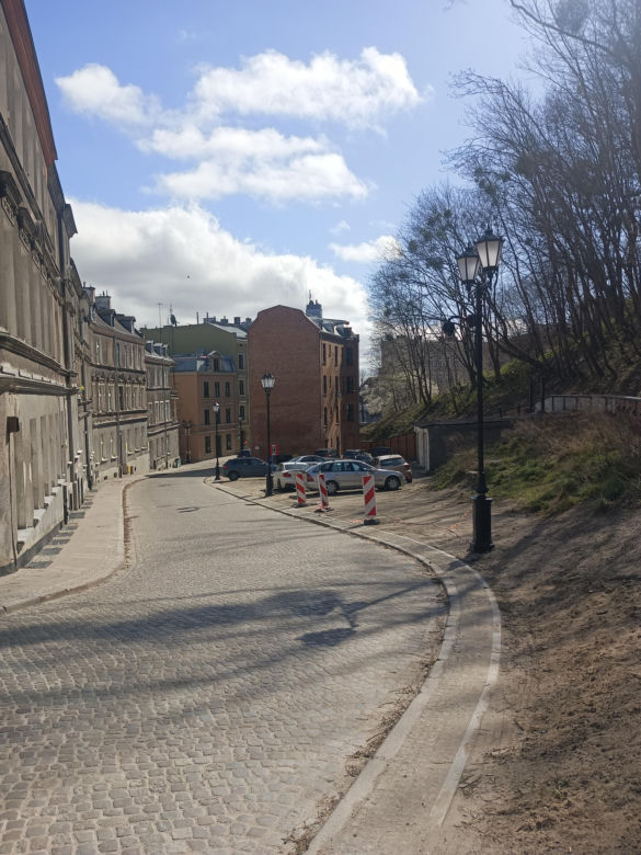Tak zmieniła się Biskupia Górka. Zrewitalizowano kamienice. Zdjęcia przed i po 