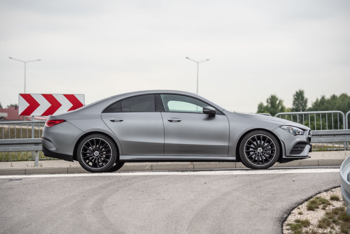 Mercedes-Benz CLA 220 4MATIC 7G-DCT