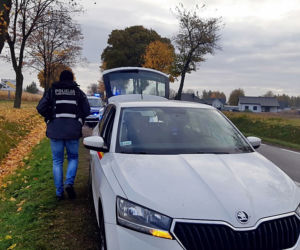 Bielsk Podlaski. Gruzin jechał przez miasto pod prąd. W aucie sześciu nielegalnych imigrantów [ZDJĘCIA]