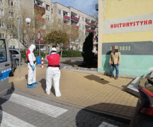 Złamał zasady kwarantanny i ugodził syna nożem