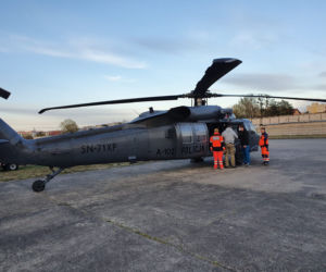 Policyjny śmigłowiec Black Hawk pomógł w ratowaniu życia pielęgniarki