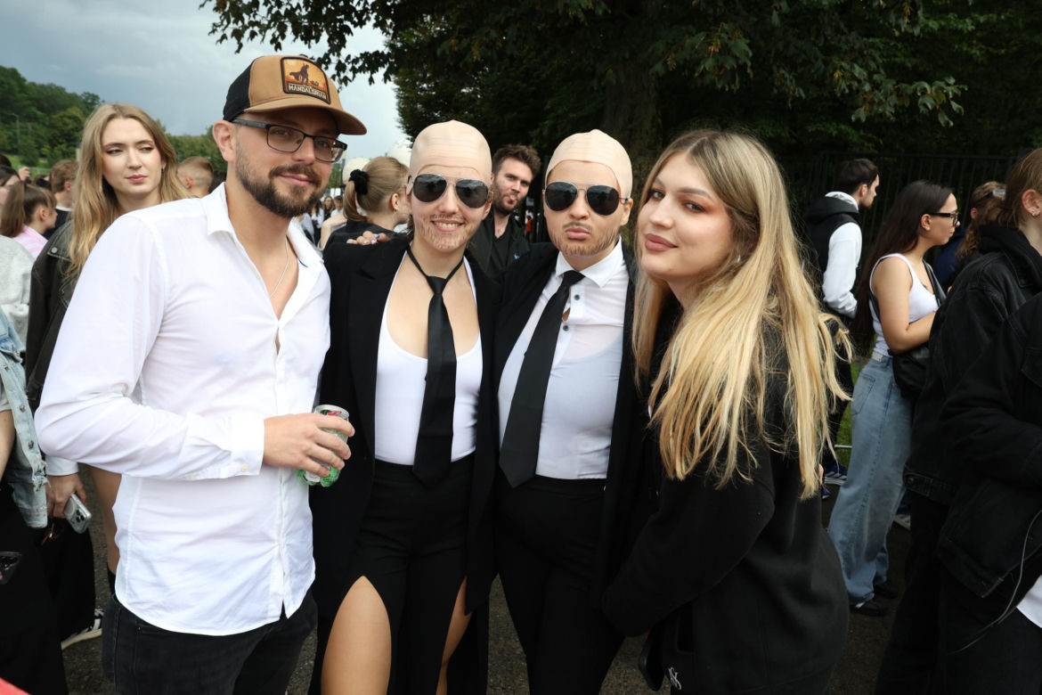 Fani przed koncertem Pitbulla