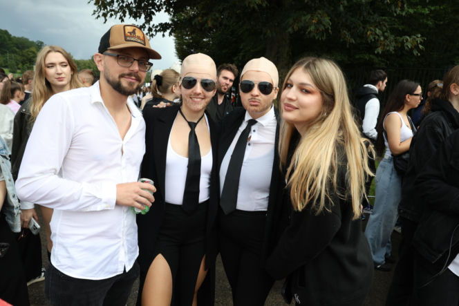 Fani przed koncertem Pitbulla