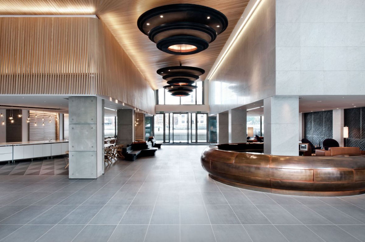 Wnętrze hotelu Mondrian w Londynie