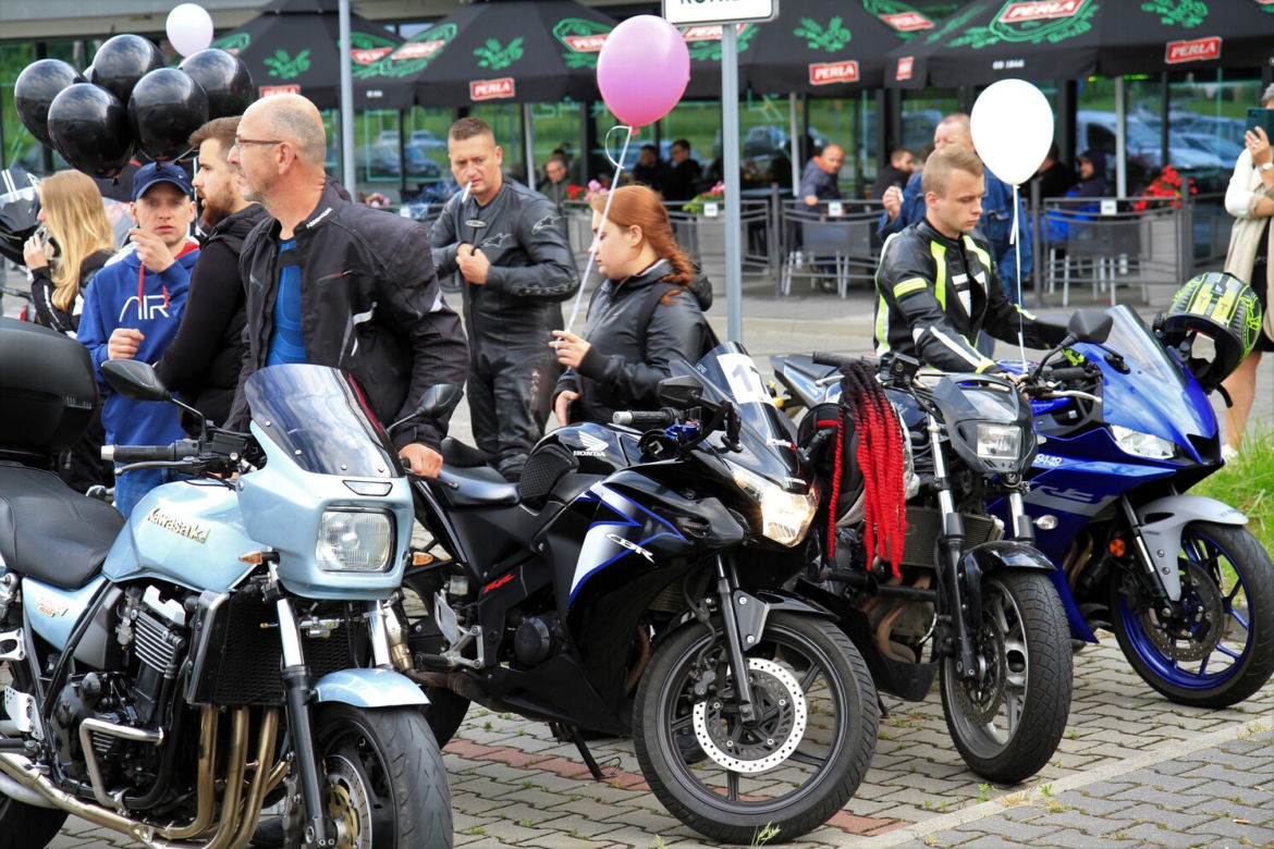 Przed Areną Lublin symbolicznie pożegnano dwójkę tragicznie zmarłych motocyklistów