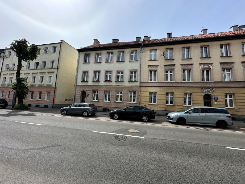W tej kamienicy nie da się żyć. Zrobili melinę z mieszkania