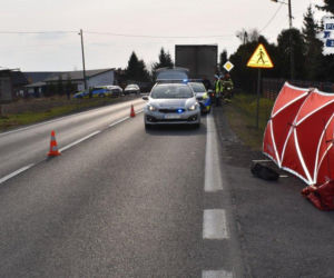Dramat w powiecie zawierciańskim. Mężczyzna próbował przejść przez jezdnię. Chwilę później już nie żył