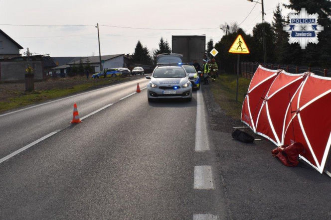 Dramat w powiecie zawierciańskim. Mężczyzna próbował przejść przez jezdnię. Chwilę później już nie żył