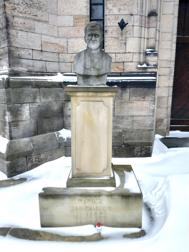 To jedno z najpiękniejszych miast w województwie łódzkim. Jest też jedną z najstarszych osad w Polsce