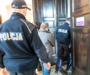 Ogień zabił matkę i trzy córki, bo on po pijaku gotował obiad - ruszył proces