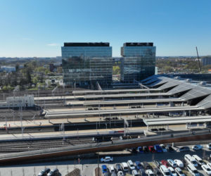 Kładka na Warszawie Zachodniej zamknięta przez miesiąc. Wszystko przez żywicę