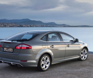 Minister infrastruktury i rozwoju Elzbieta Bieńkowska - Ford Mondeo 2009
