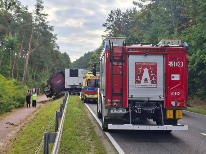 Śmiertelny wypadek w Stykowie na DK 42. Na miejscu zginął 23 letni mężczyzna
