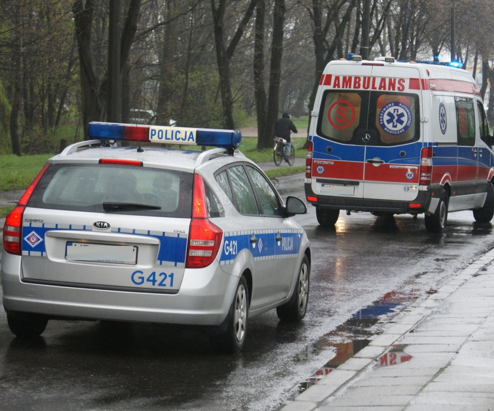 Wspólna akcja reanimacyjna policjantów i ratowników medycznych uratowała życie 64-latka
