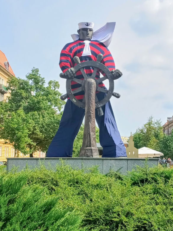 Wystrojony marynarz zaprasza na "Żagle 2021" w Szczecinie!