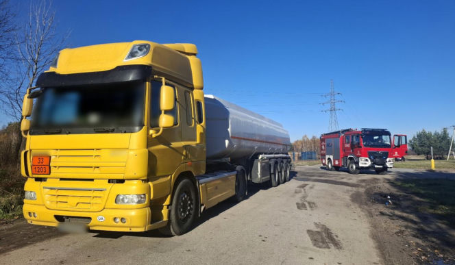 Na DK 50 nieszczelna cysterna przewoziła benzynę z Litwy na Ukrainę