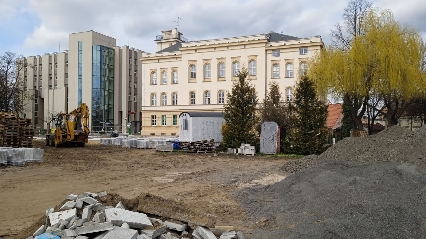 Modernizacja placu Słowiańskiego w Zielonej Górze. Jak przebiegają prace?