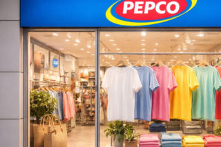 Koszulka z Pepco stała się viralem przez ten detal. Klienci szturmują sklepy 