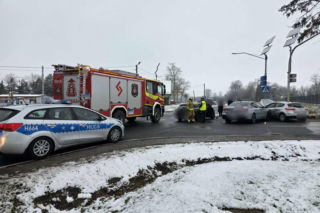 Trzy auta rozbite, dwie osoby w szpitalu. Wypadek pod Makowem Mazowieckim