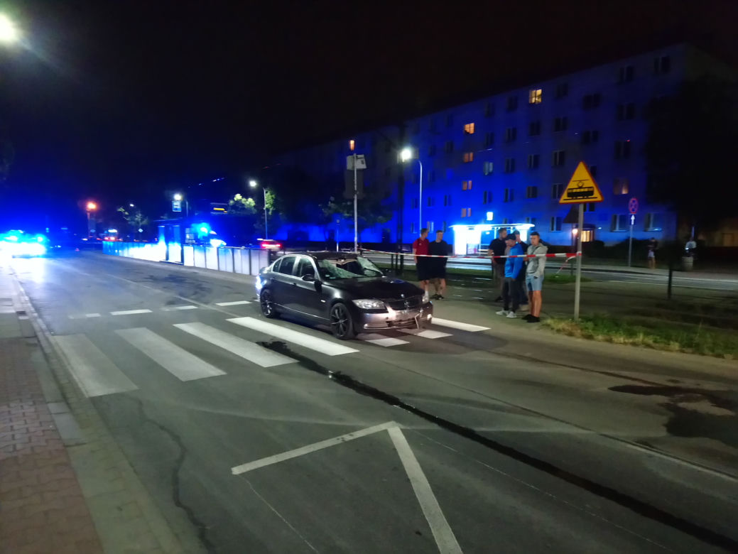 Koszmarny wypadek w Krakowie. Wbiegł wprost pod BMW, zginął na miejscu
