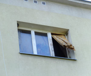Mieszkała ze zwłokami matki. Dorota S. nie żyje