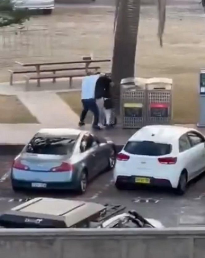 Masowa strzelanina na plaży. Bohater gołymi rękami obezwładnił sprawcę masakry