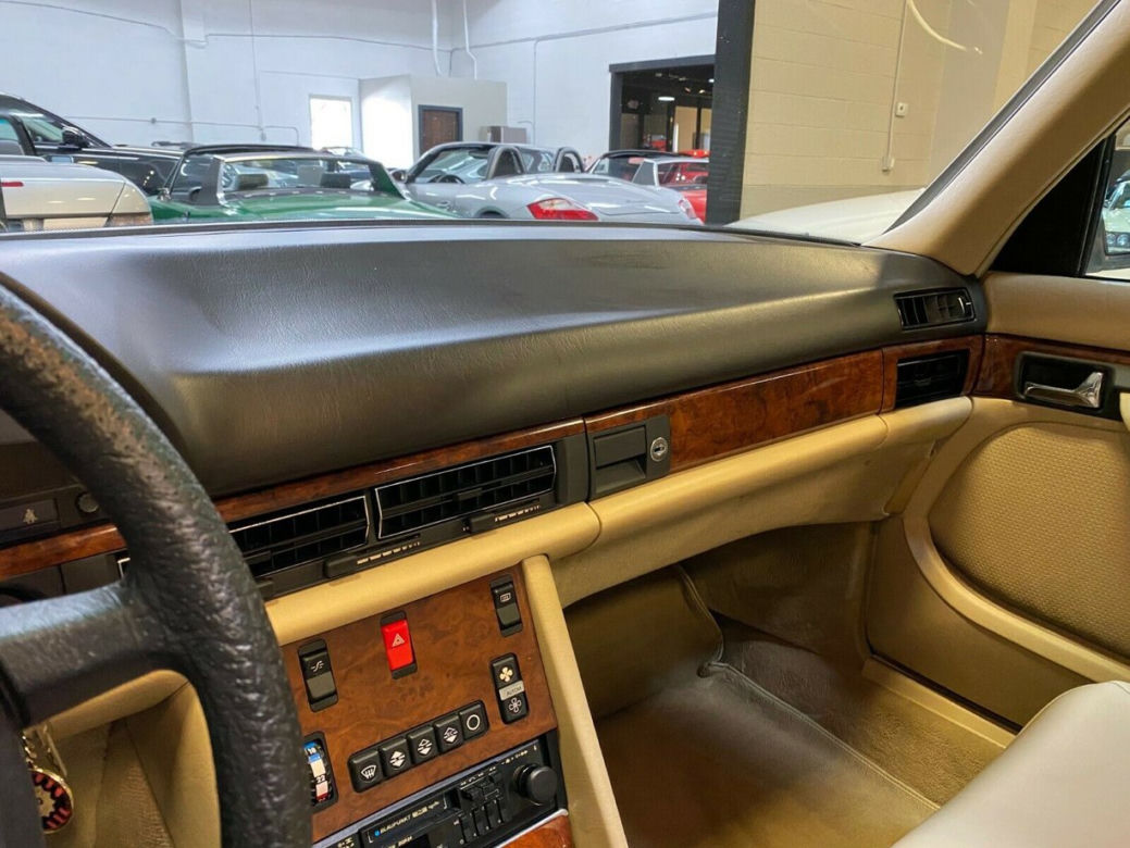 Mercedes W126 z przebiegiem 4696 km