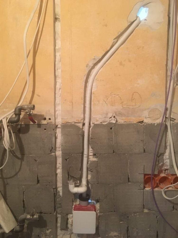 Kraków. Elektryk wziął zaliczkę, a prace utknęły. Niewidomy pan Kazimierz przez nierzetelnego fachowca nie może dokończyć remontu